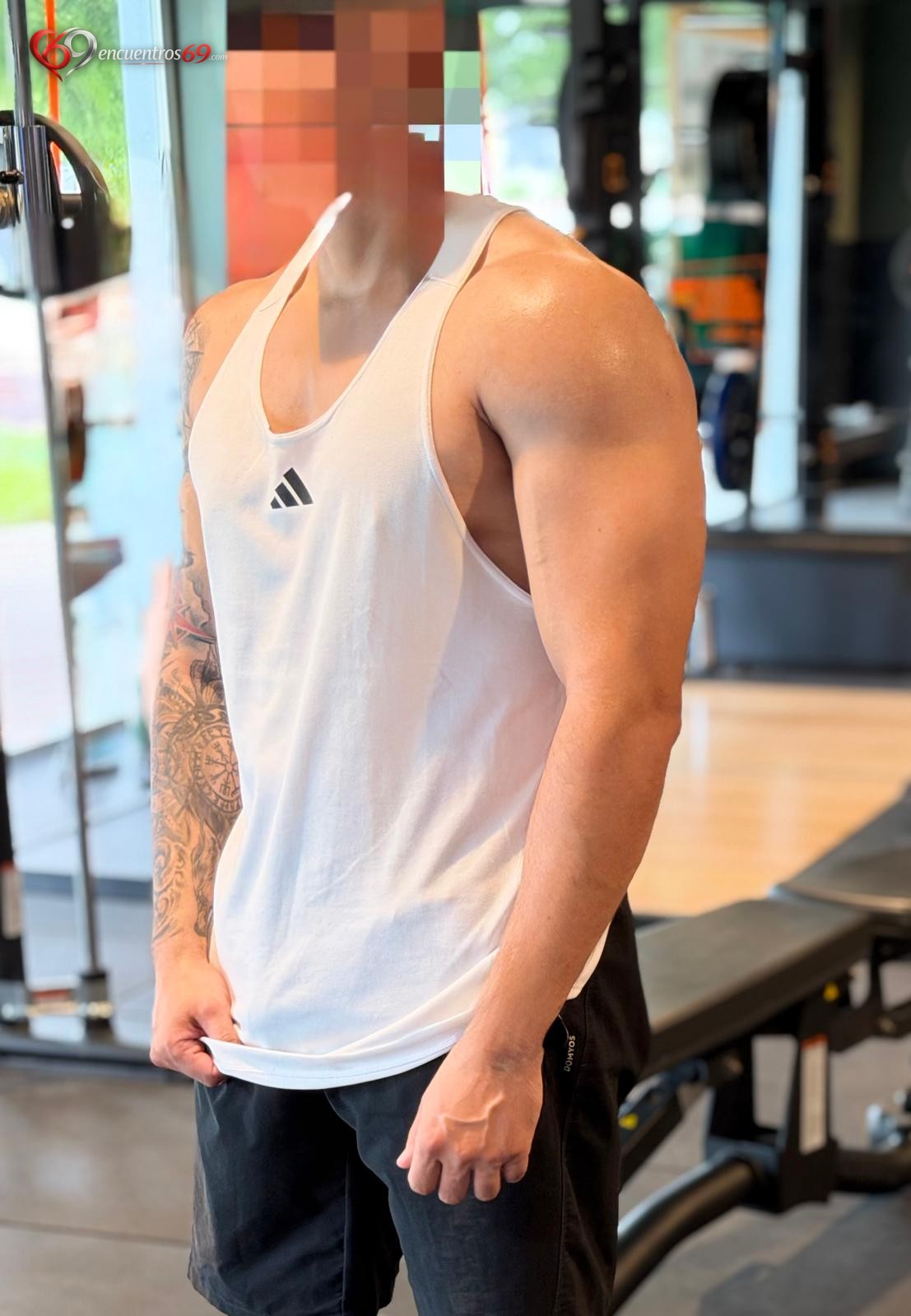 Hombre latino sexy y con muchas ganas de follarte.