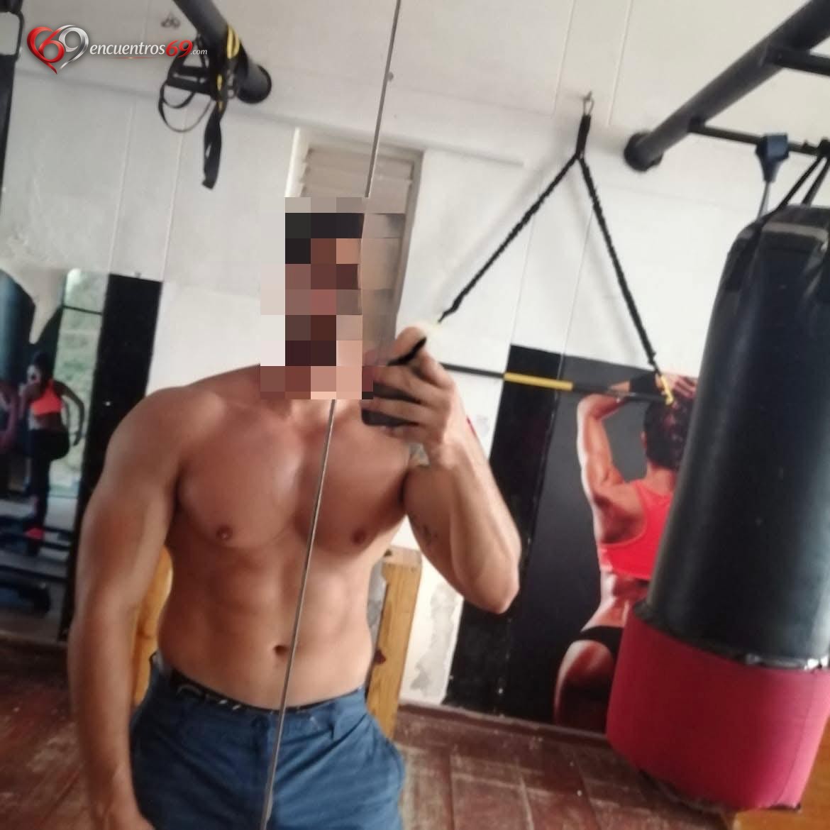 Hombre latino sexy y con muchas ganas de follarte.